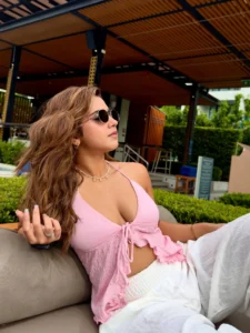Roshni Walia Hot